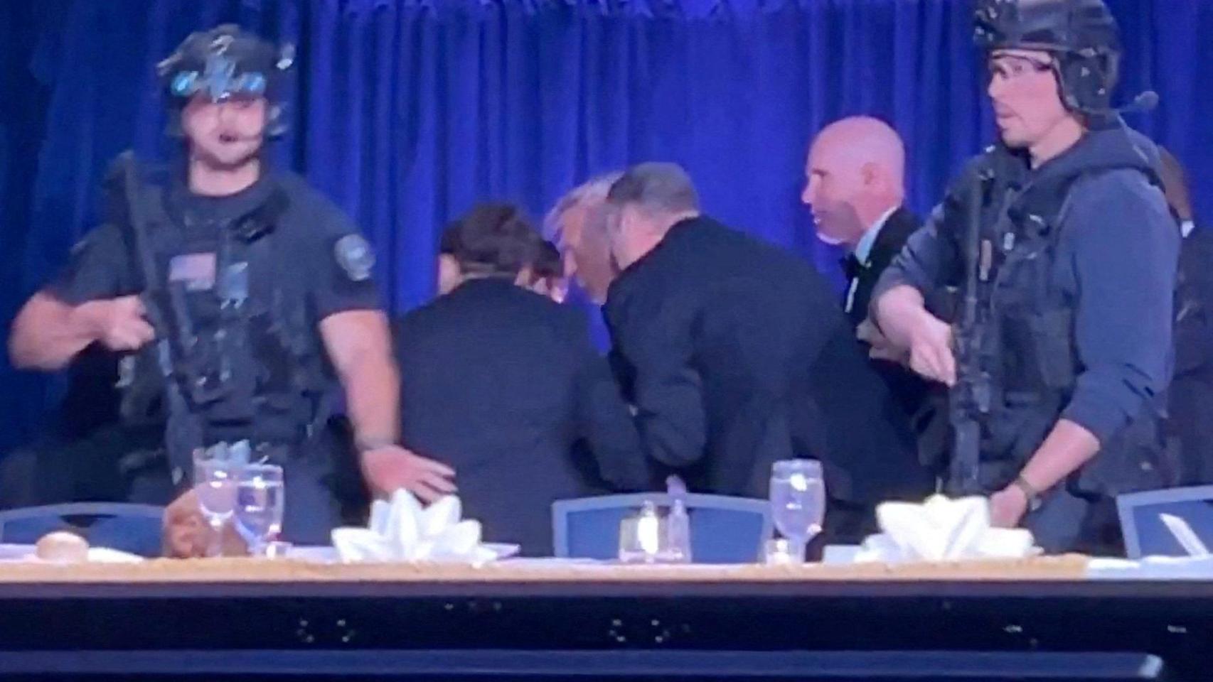 Trump, ileso tras un nuevo intento de asesinato durante la cena de corresponsales: el atacante ha sido detenido