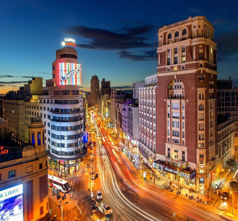 La Gran Via de Madrid: historia, arquitectura y lo que queda del esplendor