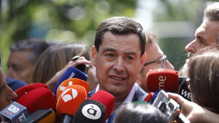 Juanma Moreno se propone gobernar "en solitario": "Hemos tenido 150.000 votos más y sacamos 20 puntos al segundo"