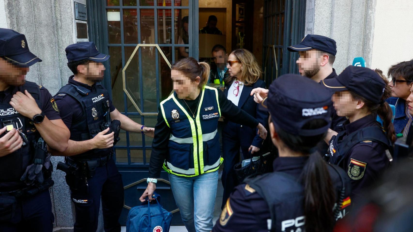 "Zapatero intervino en operaciones internacionales de alto valor económico con petróleo y oro", afirma el juez