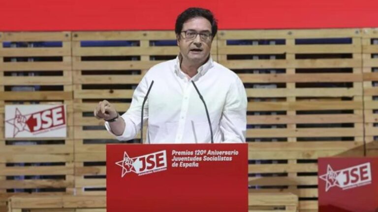Oscar López se burla de los jueces: "He visto sumarios de premio Planeta que se filtran antes de las sesiones de control"
