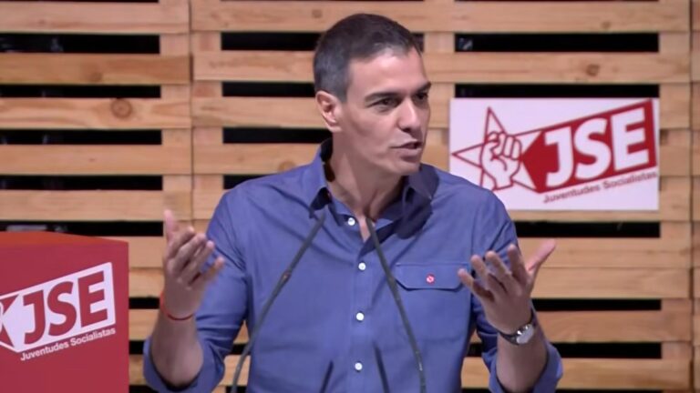 Sánchez ignora la corrupción y azuza a las JJSS ante la derecha "marrullera que quiere tumbar al Gobierno": "¡A por ellos!"