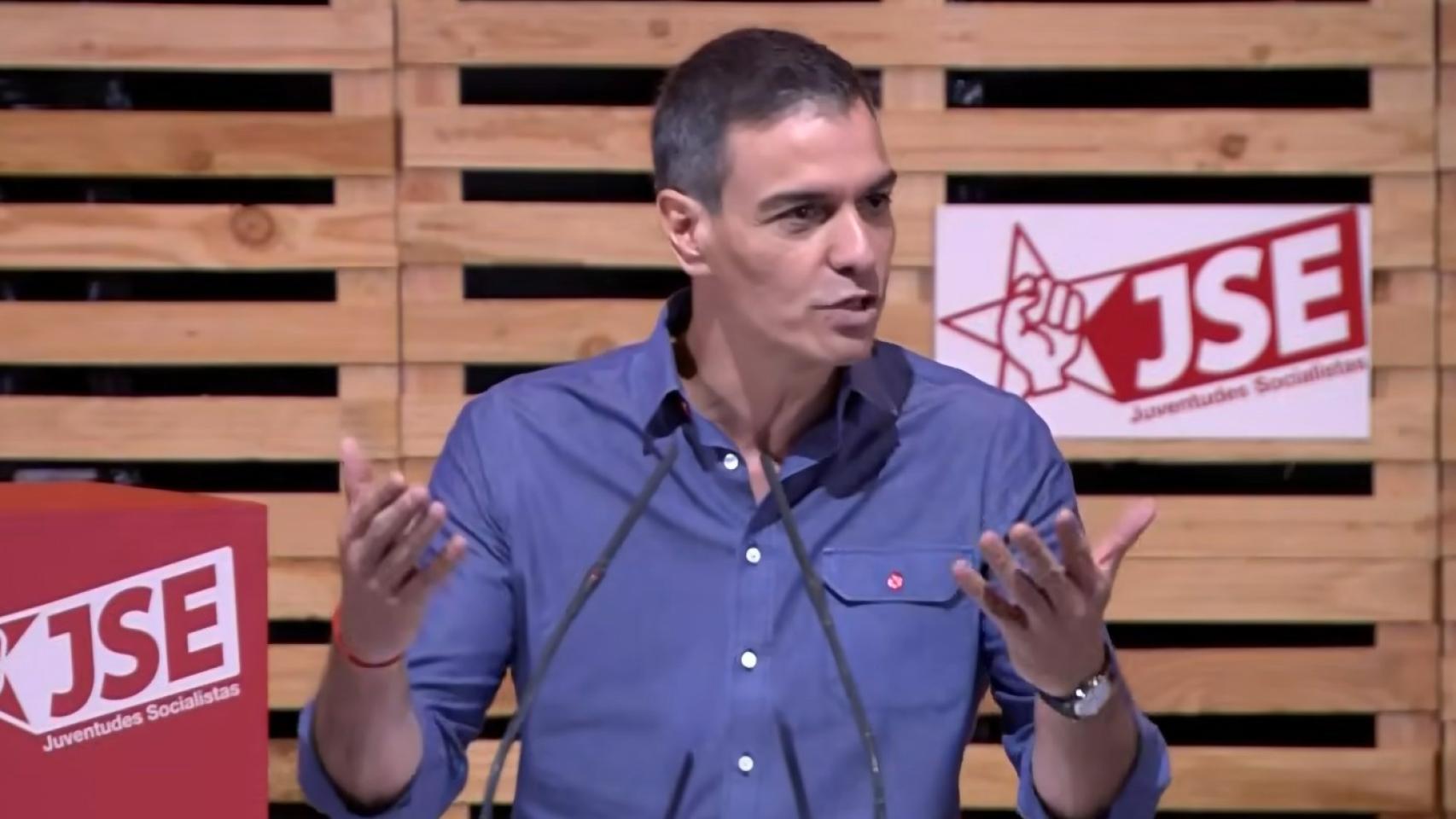 Sánchez ignora la corrupción y azuza a las JJSS ante la derecha "marrullera que quiere tumbar al Gobierno": "¡A por ellos!"