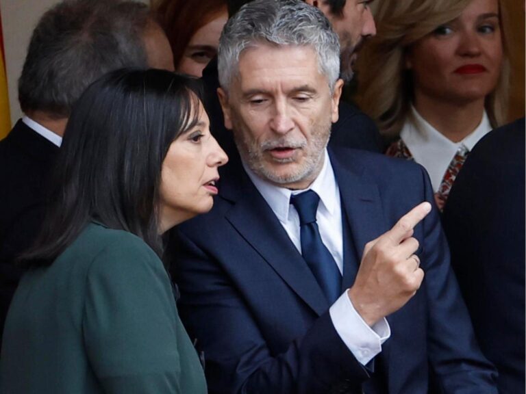 Marlaska tilda de "ejemplar" a la directora de la Guardia Civil pese a que ella reconoce ya sus tres encuentros con Leire Díez