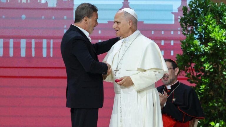 Antonio Banderas, ante el Papa: "La Inteligencia Artificial tiene que estar al servicio del ser humano y no al revés"