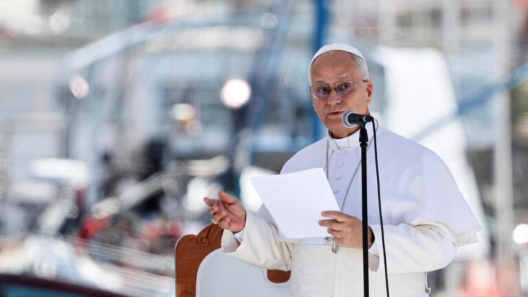 El Papa clama desde el antiguo muelle de la vergüenza de Arguineguín: "La dignidad humana no tiene pasaporte"