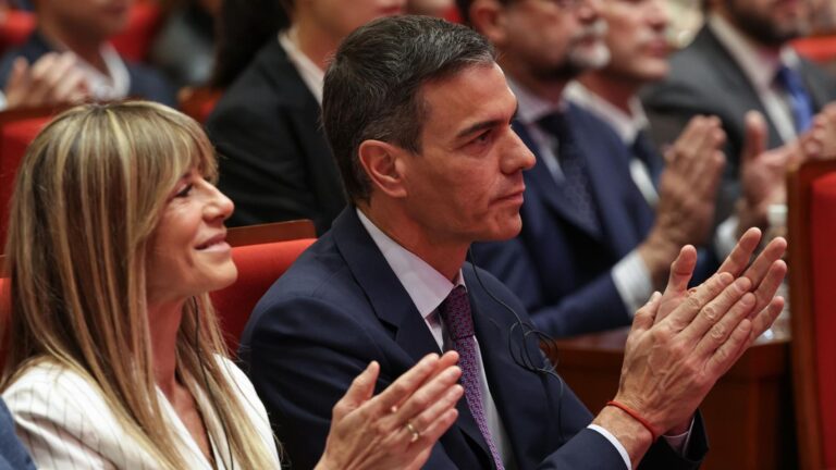 Peinado envía a juicio a Begoña, le retira todos sus pasaportes, le prohíbe salir de España y le hace 'fichar' cada 15 días