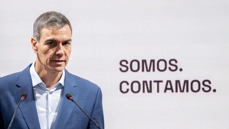 Sánchez intenta calentar las redes y la calle despenalizando las injurias al Rey, al Ejército, la Policía o los tribunales