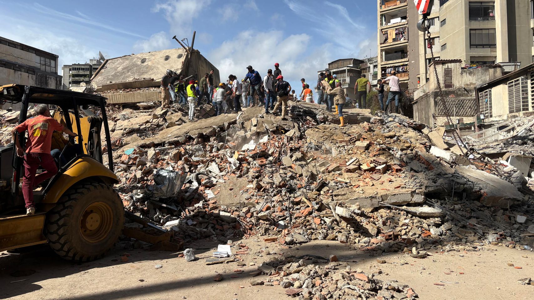 Terremoto en Venezuela, en directo | Exteriores confirma la muerte de dos españoles y eleva a 80 los desaparecidos tras los terremotos