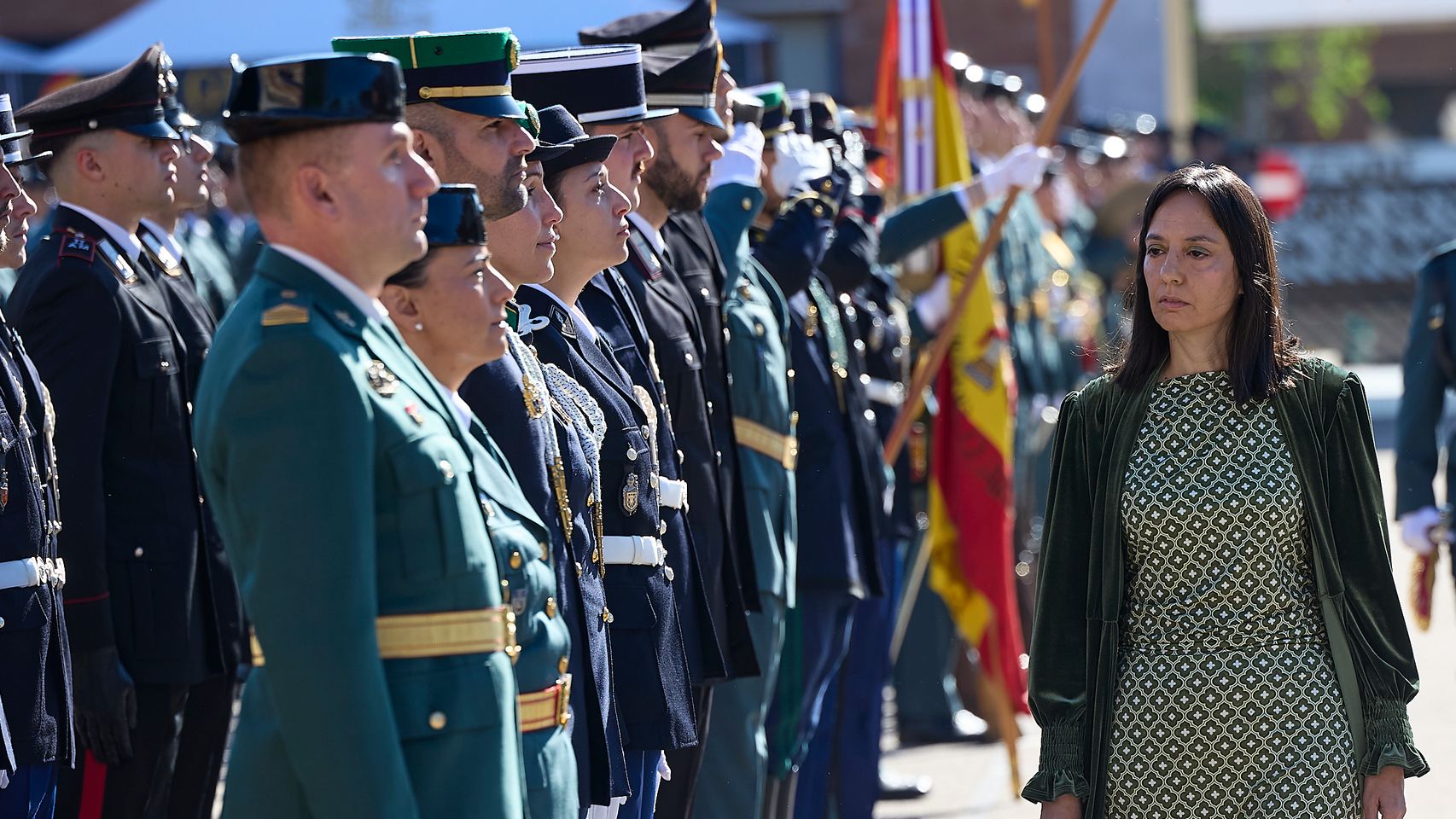 Sánchez rebasa otro límite: mantiene al frente de la Guardia Civil a una imputada por delitos contra sus subordinados