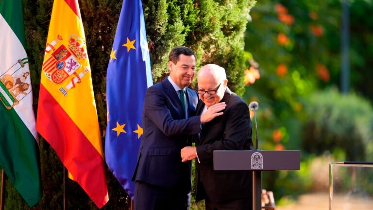 Juanma Moreno insiste en la "vía inclusiva" andaluza y avisa a Vox que la legislatura solo será "larga si es fructífera"