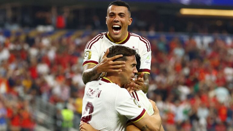 Merino deshace el atasco ante Portugal en el minuto 90 y mete a España en los cuartos de final del Mundial