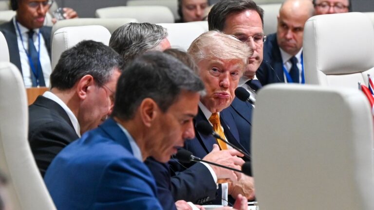 Trump da la orden de "cortar todo el comercio" con España: su Gobierno ya prepara una lista de productos para embargarlos