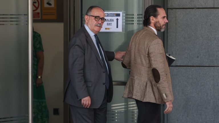 El primer abogado de Ábalos confirma ante el juez que Leire le ofreció cobrar sus honorarios a través de una sociedad