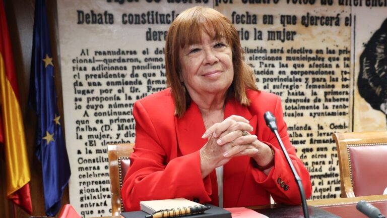 Narbona niega ser "madrina" de Leire, señala a Cerdán y exculpa a Sánchez, por quien "pondría la mano en el fuego"