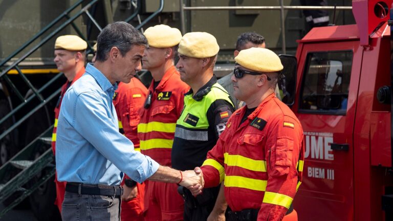 El Gobierno marca hoy y mañana como días clave y "difíciles" contra los incendios antes de la nueva ola de calor