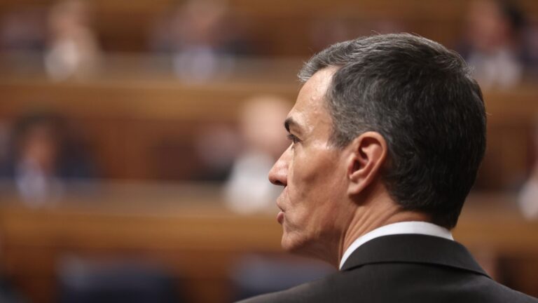 Las revelaciones de Vivas obligan a Sánchez a aclarar por qué desoyó 3 días sus peticiones de ayuda y Estado de Alarma