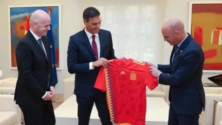 Luis Rubiales: "Los intereses de Infantino y de Sánchez se han cargado la candidatura. La final era en Madrid, estaba decidido"