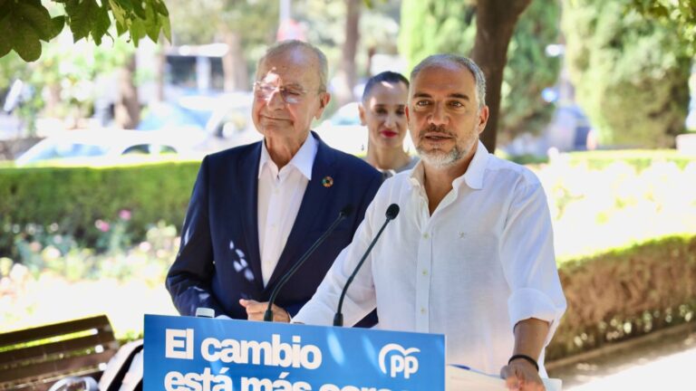 Bendodo pide a Sánchez que "salga de la playa" y comparezca en el Congreso por la crisis migratoria de Ceuta
