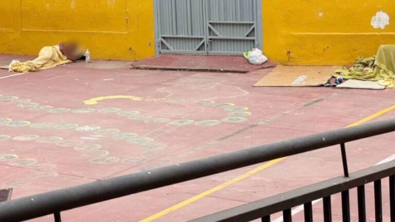 Los menas okupan colegios de Ceuta y provocan destrozos a un mes del inicio de curso: "Saltan la verja y rompen cristales"