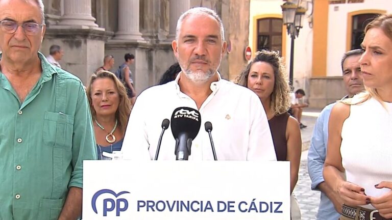 El PP carga contra Sánchez por 'estar en la hamaca mientras los problemas crecen' y critica el 'photocall de ministros en Ceuta'