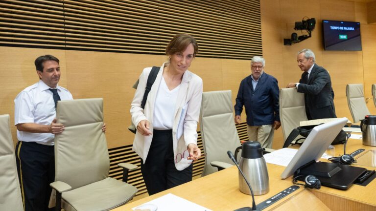 Mónica García defiende la gestión sanitaria de la crisis migratoria: "Los ceutíes pueden estar orgullosos y contentos"