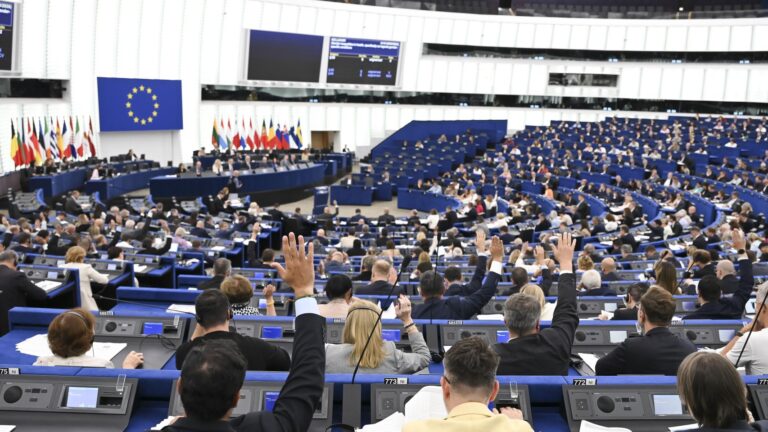El Parlamento Europeo condena el "ataque" y la "invasión" de Ceuta y exige una "investigación independiente"