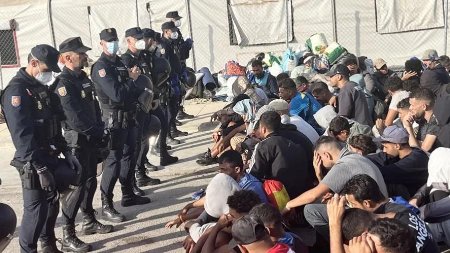 Interior devuelve al primer migrante 47 días después del asalto: un marroquí que entró en Ceuta antes del 30 de julio