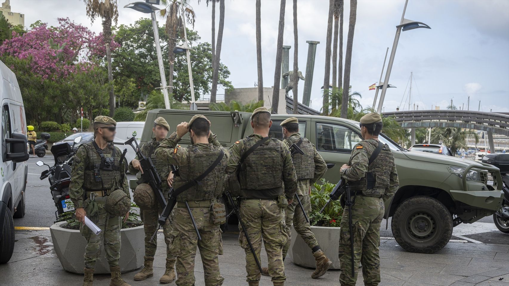 Un peroné roto y una lesión en el hombro: dos militares agredidos en Ceuta trasladados al Gómez Ulla de Madrid