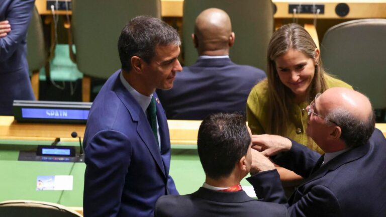 Sánchez pasa de alabar la "gestión inteligente" de Rabat en la invasión a decir que "falló en sus controles fronterizos"