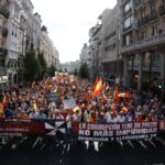 "Sánchez traidor, corrupto y dictador": 20.000 personas en Madrid piden elecciones y claman por la "defensa de Ceuta"