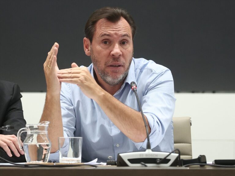 Del "yo no soldé el raíl" de Adamuz a "no era mi deber estar al mando el martes": así se lava las manos Óscar Puente